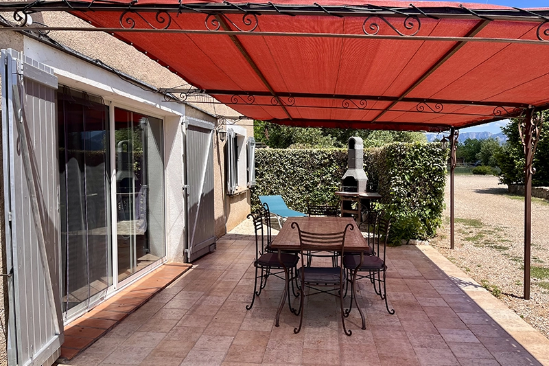 Belle et grande terrasse pour vos repas - Gîte les olivier Belle et grande terrasse pour vos repas - Gîte les olivier