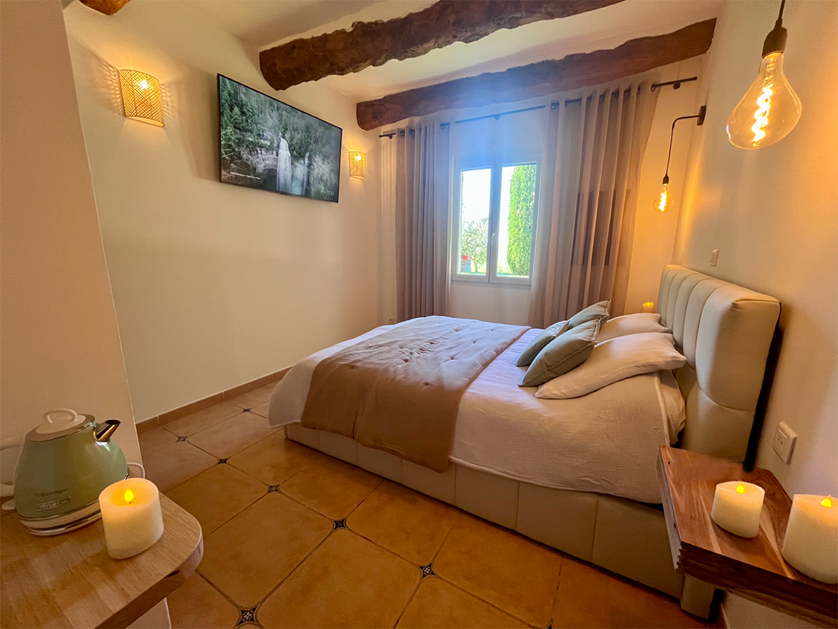 Chambre d'hôtes Sarriette - Domaine de la Ferme Para Loù à Sainte-Croix-du-Verdon (1) Chambre d'hôtes Sarriette - Domaine de la Ferme Para Loù à Sainte-Croix-du-Verdon (1)