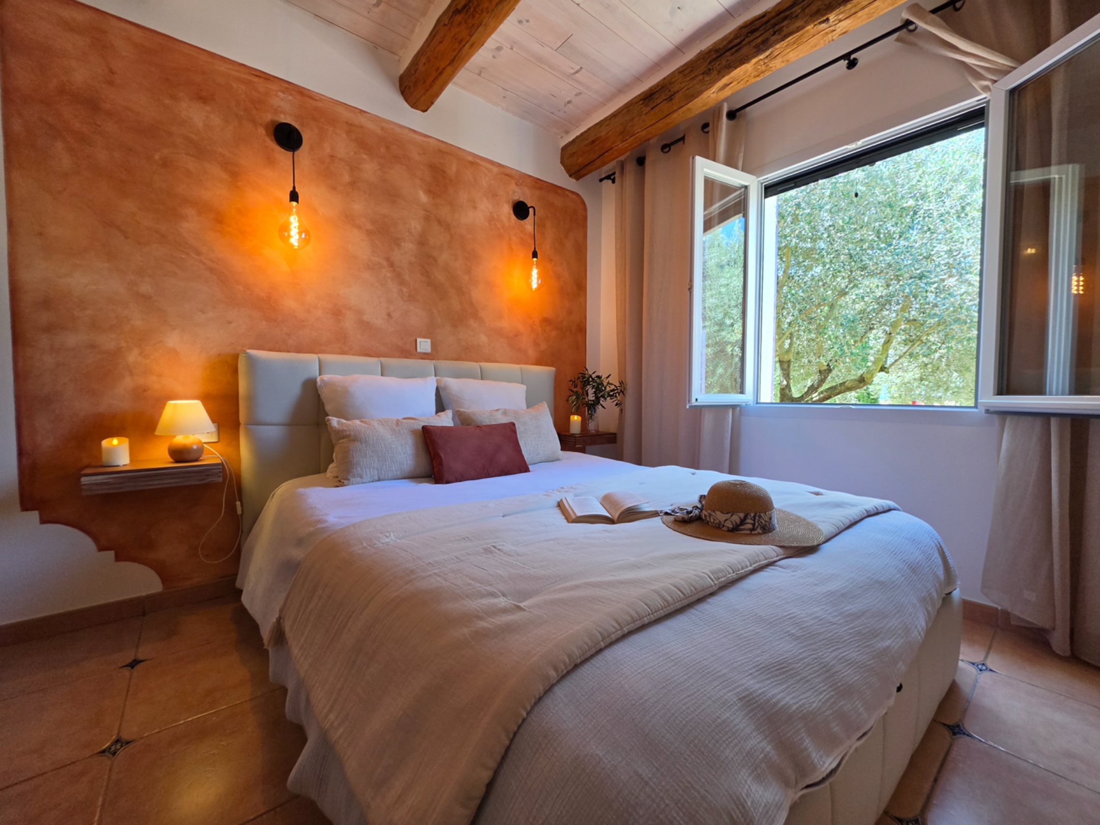 Chambre d'hôtes Serpolet - Domaine de la Ferme Para Loù à Sainte-Croix-du-Verdon (1) Chambre d'hôtes Serpolet - Domaine de la Ferme Para Loù à Sainte-Croix-du-Verdon (1)