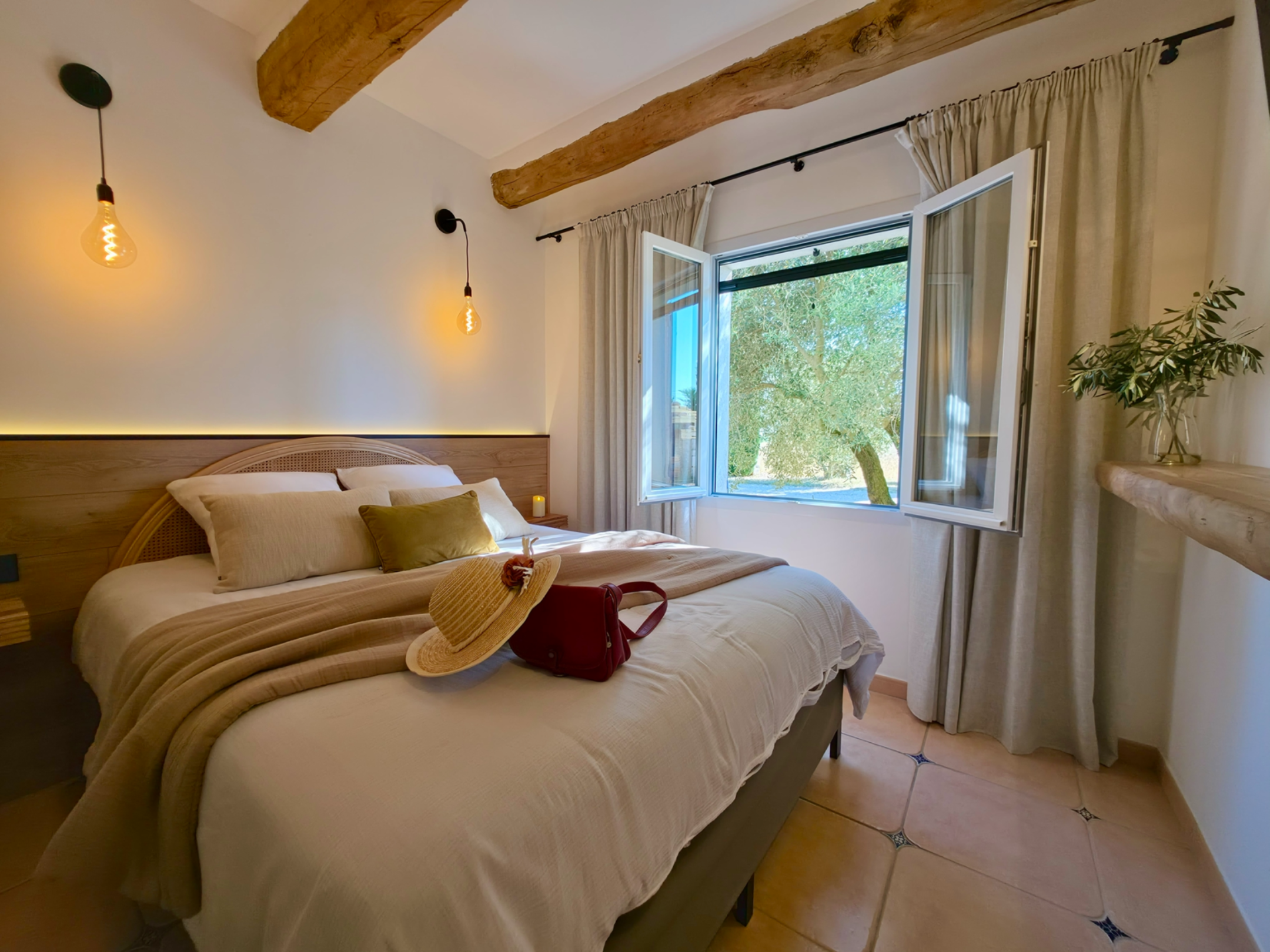 Chambre d'hôtes Tournesol - Domaine de la Ferme Para Loù à Sainte-Croix-du-Verdon (2) Chambre d'hôtes Tournesol - Domaine de la Ferme Para Loù à Sainte-Croix-du-Verdon (2)