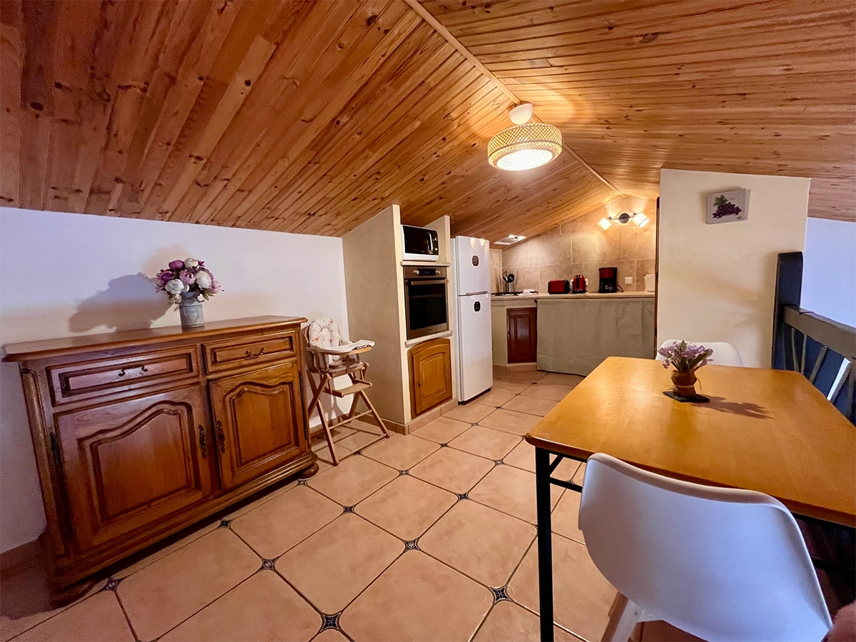 Cuisine à disposition pour les chambres d'hotes du Domaine de la Ferme Para Loù à Sainte-Croix-du-Verdon(04) Détente et confort dans le gîte la bergerie