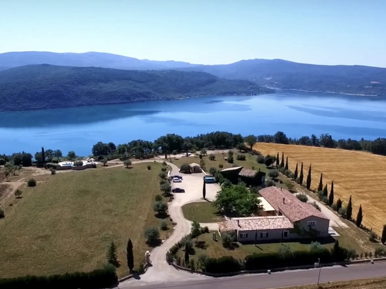 Domaine de la Ferme Para Loù, chambres d'hôtes, gîtes et logement insolite à Sainte-Croix-du-Verdon Domaine de la Ferme Para Loù, chambres d'hôtes, gîtes et logement insolite à Sainte-Croix-du-Verdon