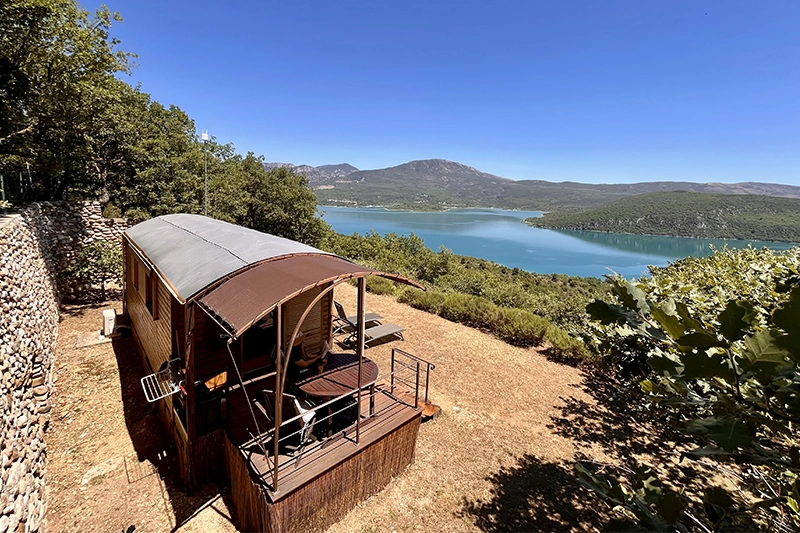 Logement insolite (Roulotte) - Domaine de la Ferme Para Loù à Sainte Croix du Verdon Logement insolite (Roulotte) - Domaine de la Ferme Para Loù à Sainte Croix du Verdon