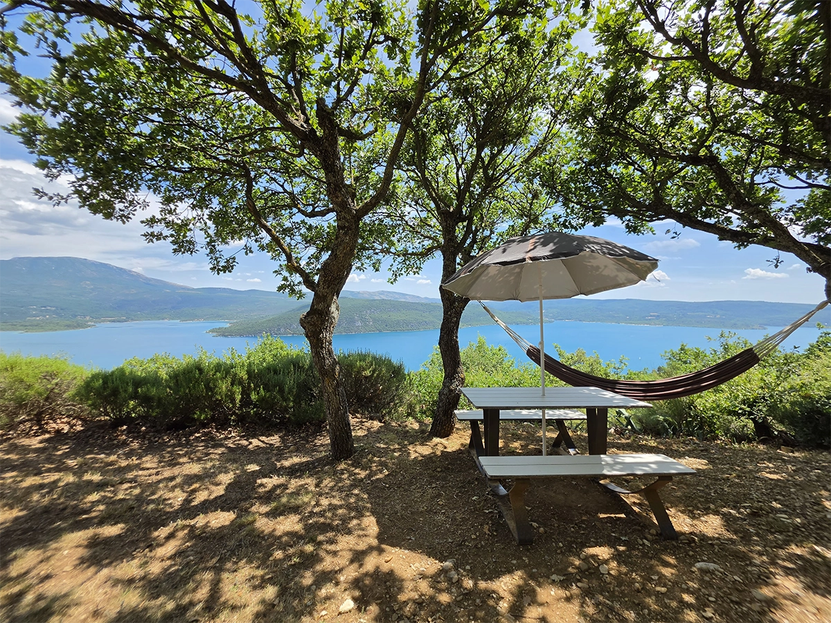 Logement insolite avec vue sur le Lac de Sainte Croix du Verdon au Domaine de la Ferme Para Loù Logement insolite avec vue sur le Lac de Sainte Croix du Verdon au Domaine de la Ferme Para Loù