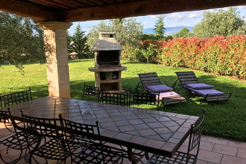 Petit coin détente extérieur et terrasse - Gîte la bergerie Petit coin détente extérieur et terrasse - Gîte la bergerie
